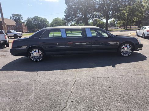 Used 2010 Cadillac DTS Limousine image 6