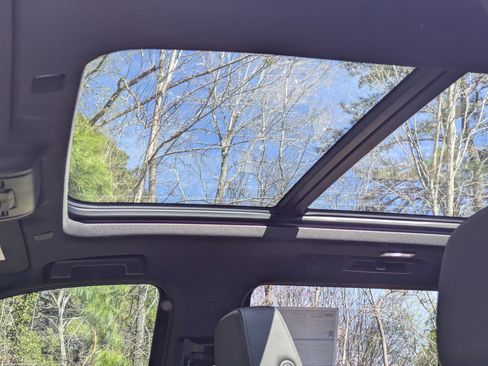 Used 2022 Chevrolet Tahoe Z71 w/ Z71 Off-Road Package image 15