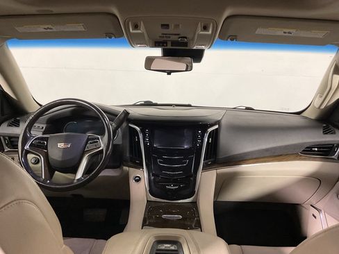 Used 2019 Cadillac Escalade Luxury AWD/4WD image 26