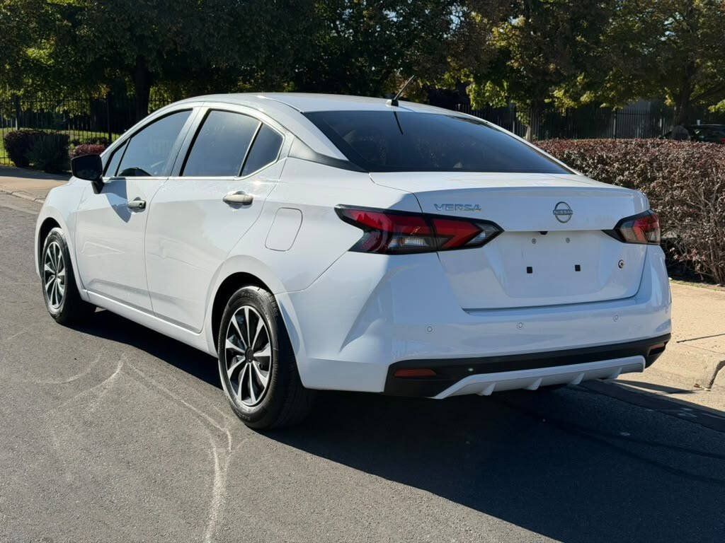 Used 2024 Nissan Versa S FWD image 3