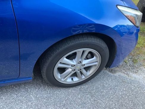 Used 2017 Chevrolet Cruze LT w/ Convenience Package FWD image 10