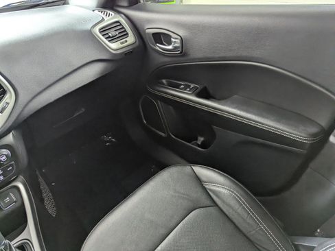 Used 2021 Jeep Compass Latitude FWD image 11