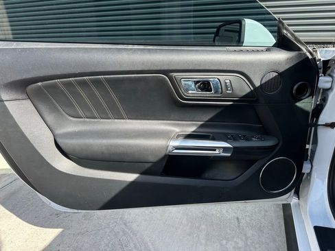 Used 2017 Ford Mustang Premium image 19