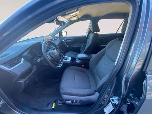Used 2023 Toyota RAV4 XLE AWD/4WD image 9
