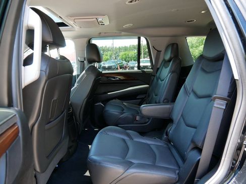 Used 2019 Cadillac Escalade Premium Luxury w/ LPO, Radiant Package AWD/4WD image 11