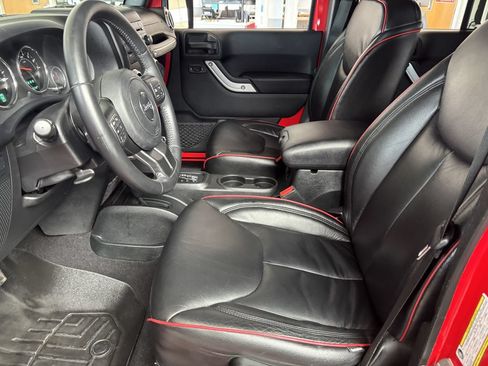Used 2018 Jeep Wrangler Unlimited Rubicon w/ Cold Weather Group AWD/4WD image 13