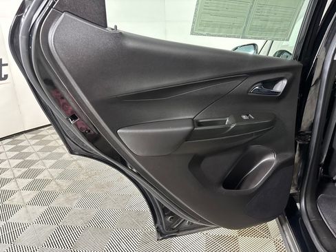 Used 2022 Chevrolet Bolt LT w/ Infotainment Package FWD image 17
