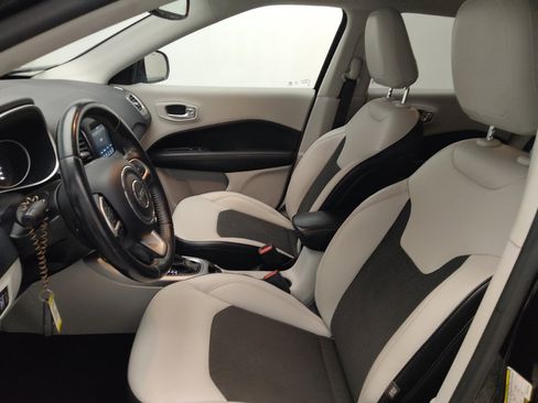 Used 2019 Jeep Compass Latitude w/ Popular Equipment Group FWD image 17