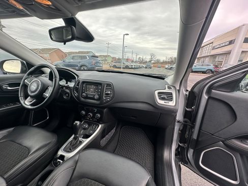 Used 2018 Jeep Compass Latitude w/ Cold Weather Group image 25