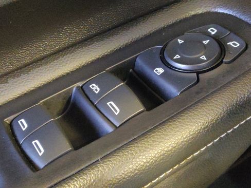 Used 2024 GMC Terrain SLE AWD/4WD image 27