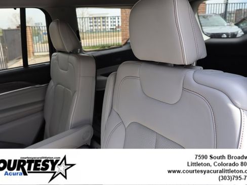 Used 2022 Jeep Grand Cherokee L Overland w/ Luxury Tech Group IV AWD/4WD image 26
