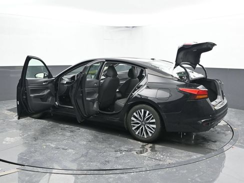 Used 2024 Nissan Altima 2.5 SV FWD image 50