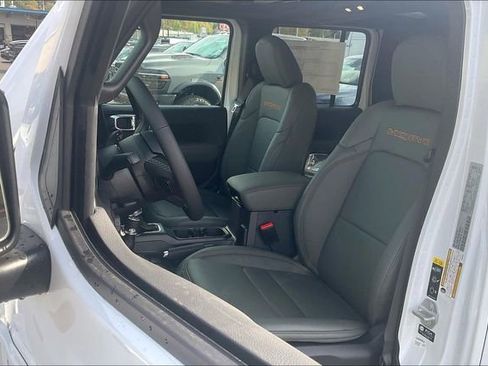 New 2025 Jeep Gladiator Mojave image 12