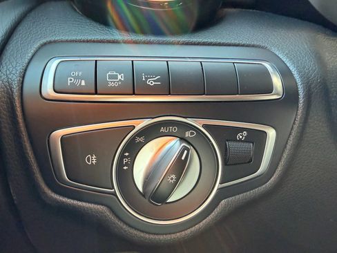 Used 2019 Mercedes-Benz GLC 300 4MATIC image 18