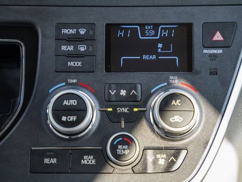 Used 2020 Toyota Sienna XLE image 24