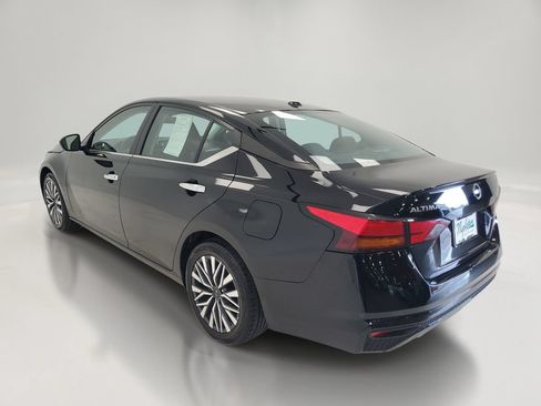 Used 2025 Nissan Altima 2.5 SV FWD image 6