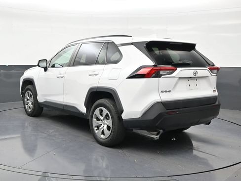 Used 2021 Toyota RAV4 LE FWD image 3