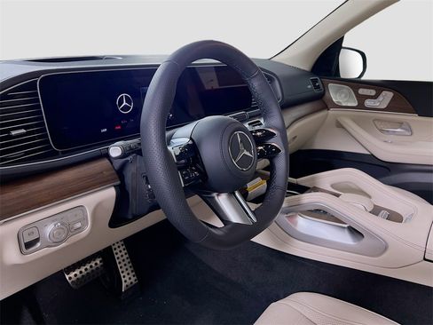 New 2026 Mercedes-Benz GLS 450 4MATIC image 10