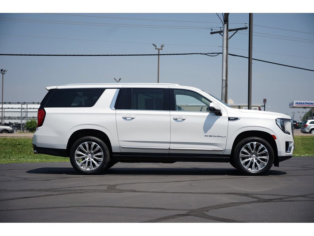 Used 2021 GMC Yukon XL Denali w/ Denali Premium Package AWD/4WD image 2
