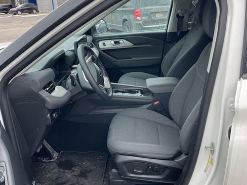 Used 2025 Ford Explorer Active image 9