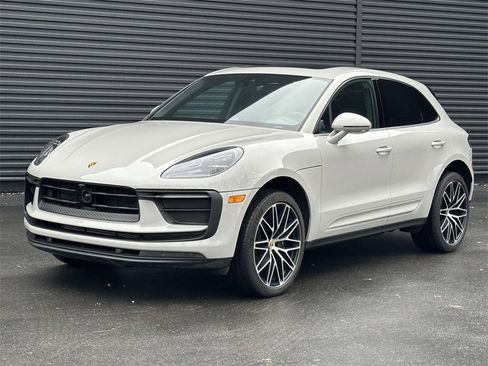 Used 2025 Porsche Macan image 1