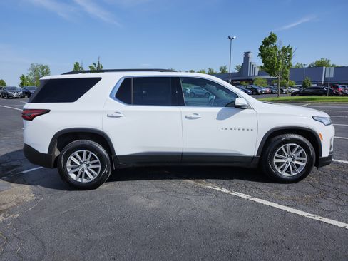 Used 2023 Chevrolet Traverse LT w/ Rear Camera Mirror Package AWD/4WD image 18