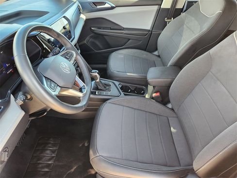 Used 2024 Volkswagen Taos SE image 15