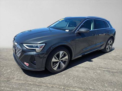 Used 2024 Audi Q8 e-tron Premium Plus AWD/4WD image 7