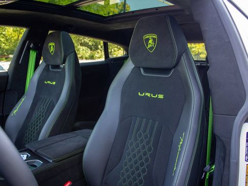 Used 2024 Lamborghini Urus Performante AWD/4WD image 12
