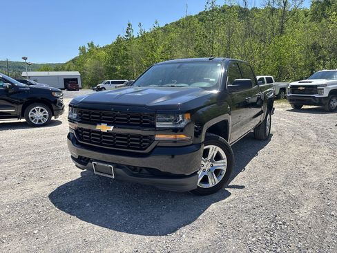 Used 2018 Chevrolet Silverado 1500 Custom w/ Custom Value Package image 2