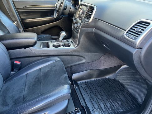Used 2018 Jeep Grand Cherokee Altitude image 23