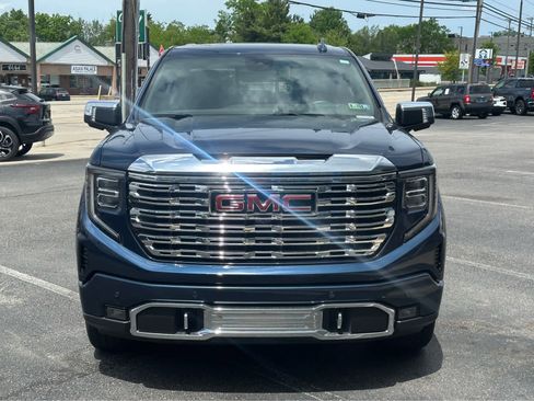 Used 2023 GMC Sierra 1500 Denali w/ Technology Package AWD/4WD image 2