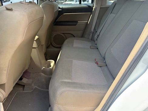 Used 2016 Jeep Patriot Latitude w/ Sun/Sound Group FWD image 10