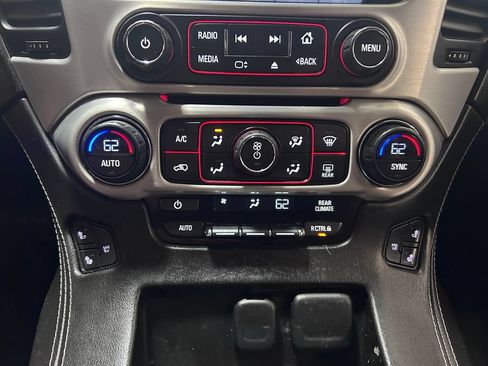 Used 2016 GMC Yukon XL SLT w/ Open Road Package AWD/4WD image 17