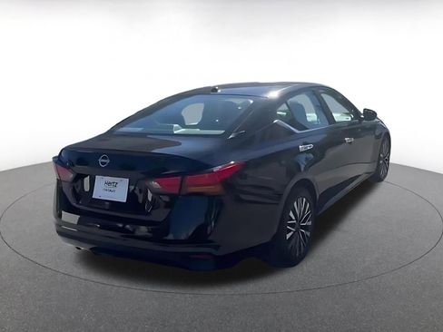 Used 2025 Nissan Altima 2.5 SV image 14