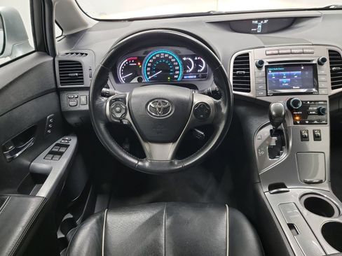 Used 2015 Toyota Venza XLE image 16