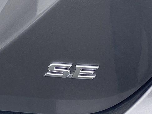 Certified 2020 Toyota Camry SE FWD image 5