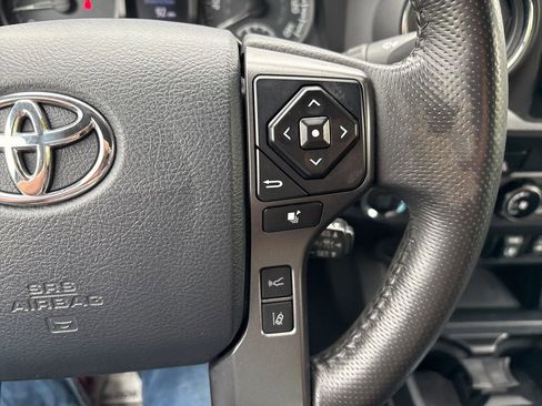 Used 2018 Toyota Tacoma TRD Sport AWD/4WD image 23