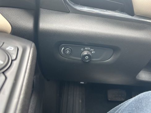 Used 2023 Chevrolet Traverse LT image 33