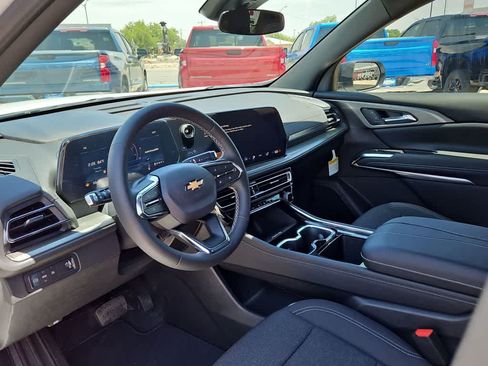 Used 2025 Chevrolet Traverse LT FWD image 10