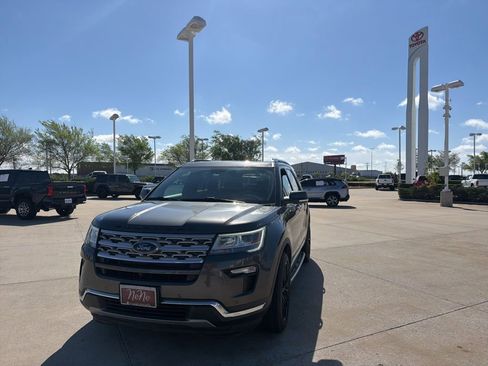 Used 2018 Ford Explorer Limited image 1