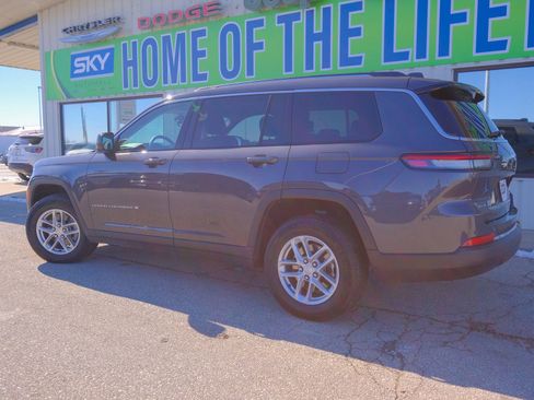 Used 2024 Jeep Grand Cherokee L Laredo image 4