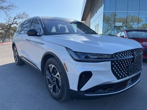 Used 2024 Lincoln Nautilus Premier w/ Equipment Group 102A image 1