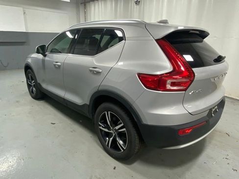 Used 2025 Volvo XC40 B5 Core AWD/4WD image 2