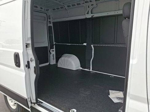 Used 2024 RAM ProMaster 2500 w/ Safety Group FWD image 5