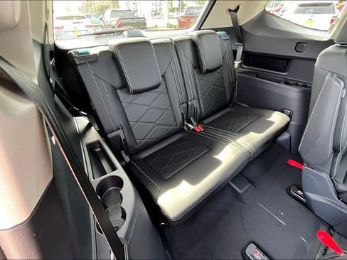 New 2025 Volkswagen Atlas SE image 25