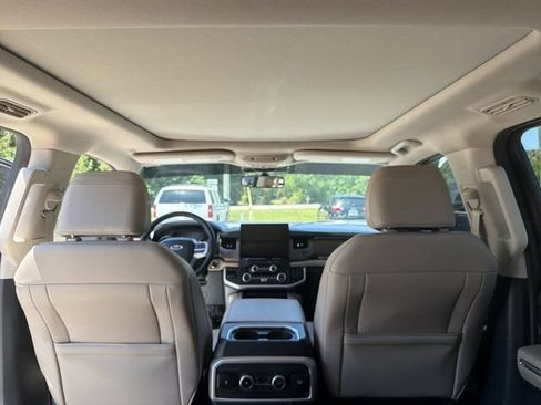 Used 2024 Ford Expedition Limited AWD/4WD image 6