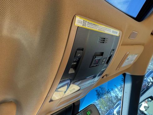 Used 2025 Lexus ES 300h w/ Premium Package image 25