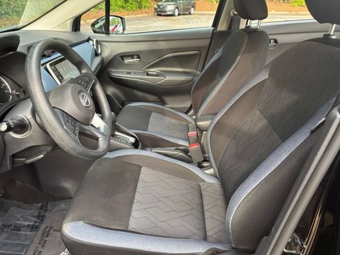 Used 2025 Nissan Versa SV FWD image 27