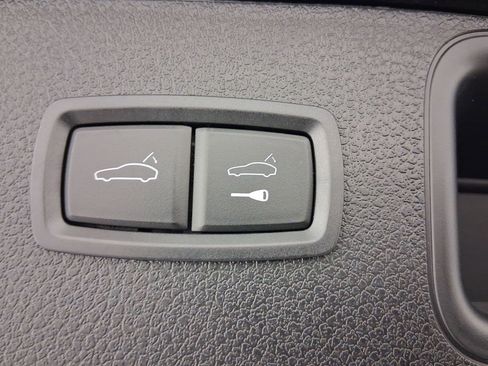 Used 2024 Porsche Macan image 32